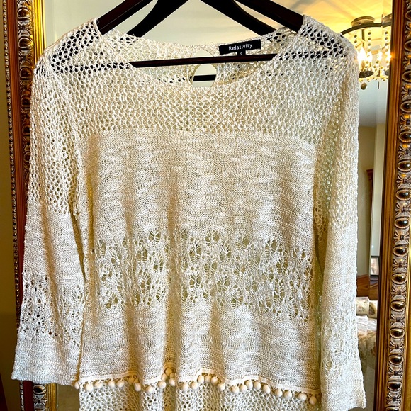 RELATIVITY NWOT FRINGED CROCHET OPEN KNIT POM POM SUMMER SWEATER W GOLD SHIMMER - Picture 5 of 11